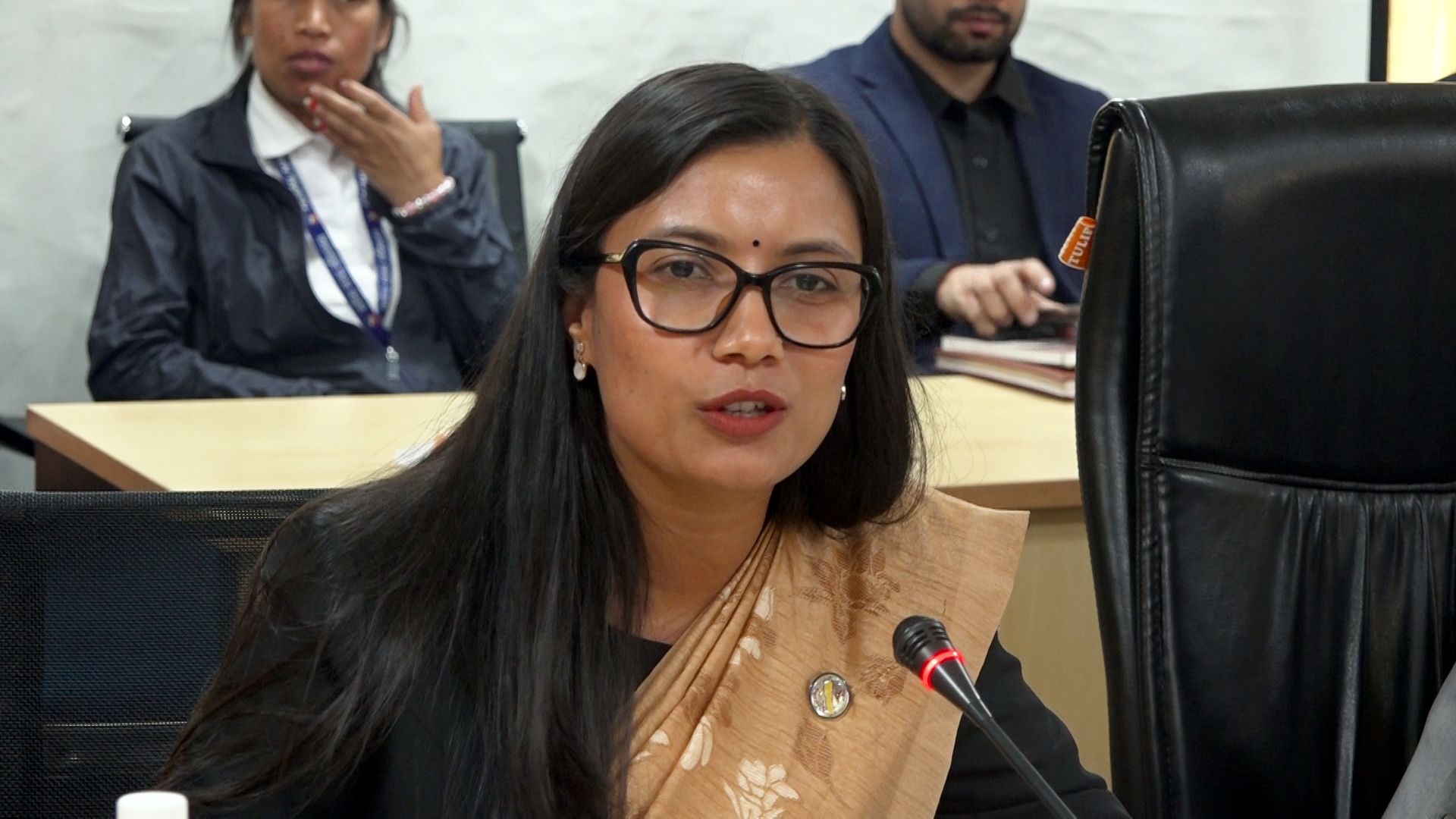 समितिमा एजेण्डाभन्दा बाहिरका विषय उठाउँदा प्रभावकारी छलफल हुन सक्दैनः मन्त्री गौतम